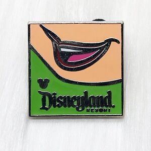 🔮 5/$25 Disneyland Resort Peter Pan Tinker‎ Bell Smile Pin